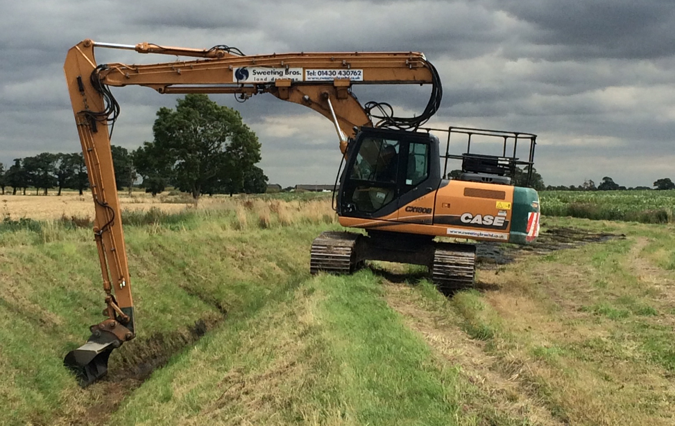 Sludging work on a watercourse